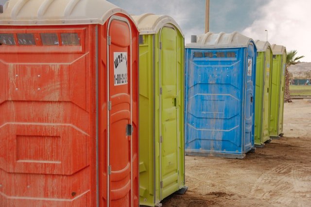 casetas de baños portátiles para personas con incontinencia urinaria