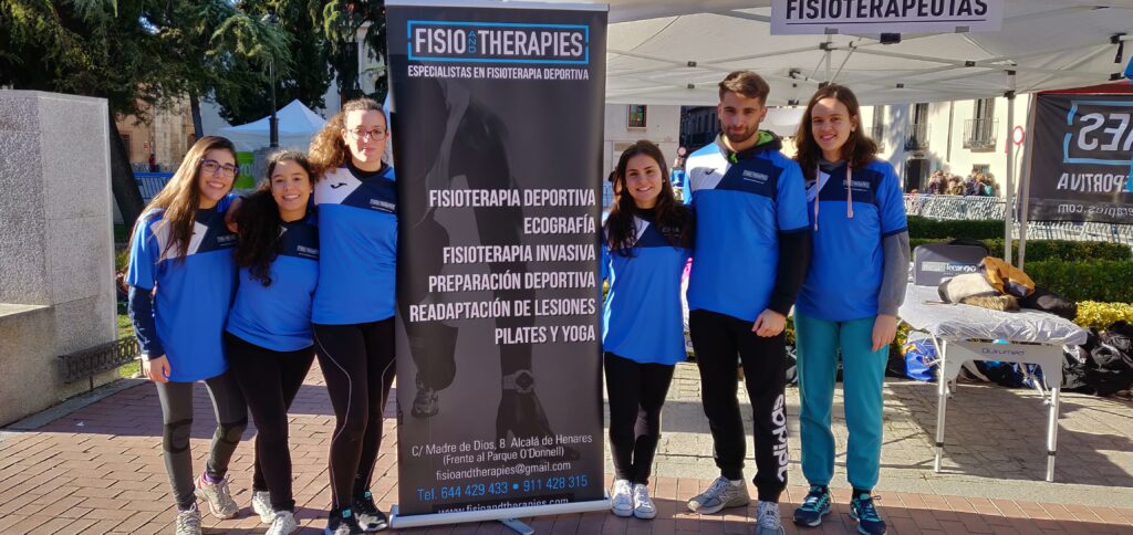 el equipo de fisioterapeutas de fisioandtherapies en la san silvestre alcalaína de hace unos años