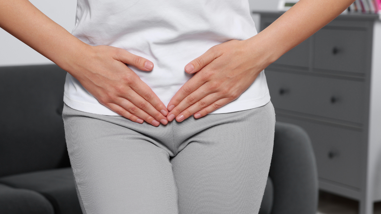mujer con problemas de suelo pélvico necesita fisioterapia y ondas de choque
