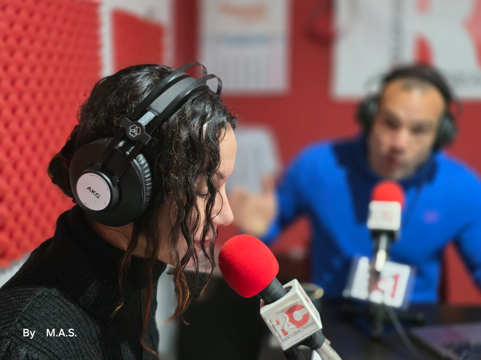 imagen. de Sergio Torres y alba cantero en el podcast de fisiomania, hablando de qué es la fisioterapia