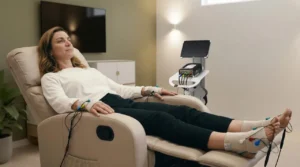 mujer con fibromialgia que recibe tratamiento de NEsa para mejorar sus síntomas
