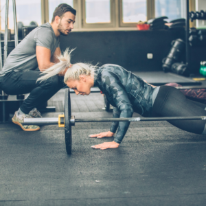 mujer principiantes aprendiendo a entrenar con la guía de entrenamiento de fisioandtherapies